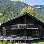 Demi-chalet Cosy à Avec Jardin, Parking Et Wi-fi - Fr-1-343-227 Chamonix